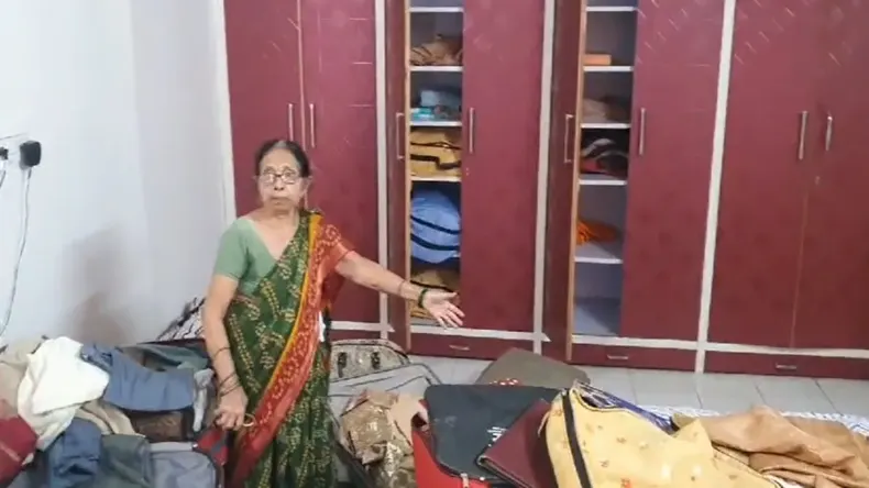 डकैती करने घर में घुसा बदमाश महिला को सोते देखकर हुआ बेकाबू, बलात्कार करके बनाया वीडियो