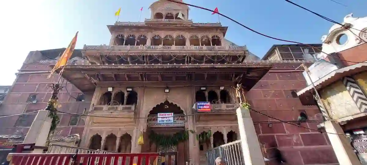 नए साल से पहले शिक्षकों को यूपी सरकार का तोहफा, आपसी सहमति से होंगे ट्रांसफर
