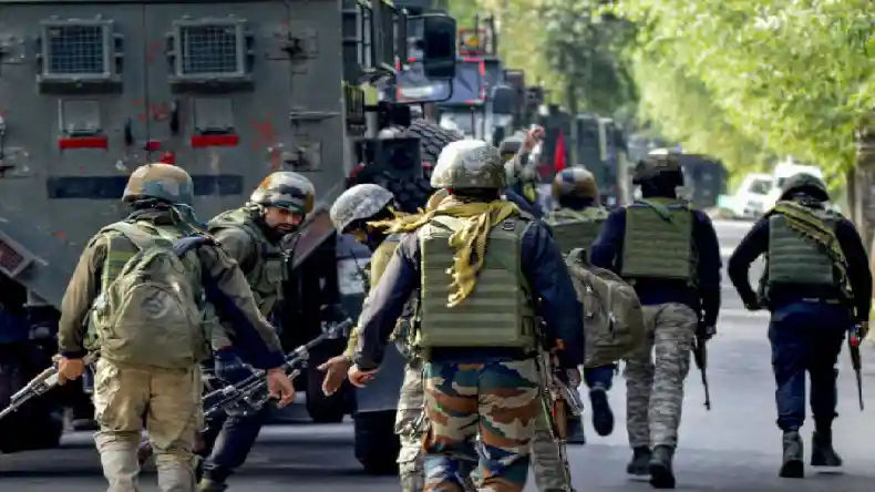 जम्मू-कश्मीर: उमर अब्दुल्ला के CM बनते ही आतंकियों का तांडव शुरू, गांदेरबल में दो मजदूरों को मार डाला