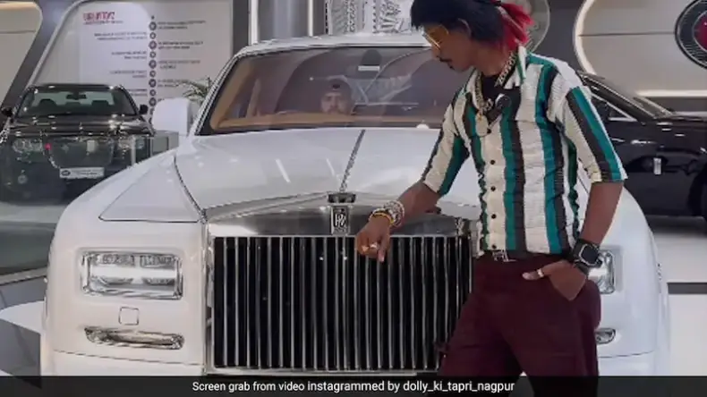 कड़ा निकाल… छात्रा की लड़कियों के गिरोह ने की पिटाई, लाते और घुसों की हुई बारिश