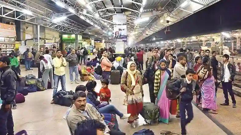 त्योहार के सीजन में घर वापसी होगी आसान: भारतीय रेलवे चला रही 6,000 स्पेशल ट्रेनें
