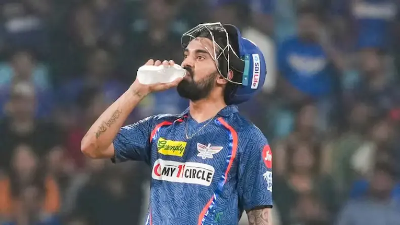 IPL 2025: मेगा ऑक्शन के ठीक पहले धोनी के करीबी खिलाड़ी ने बदल ली पार्टी, रोहित का गुड़गान करता नहीं थक रहा खिलाड़ी