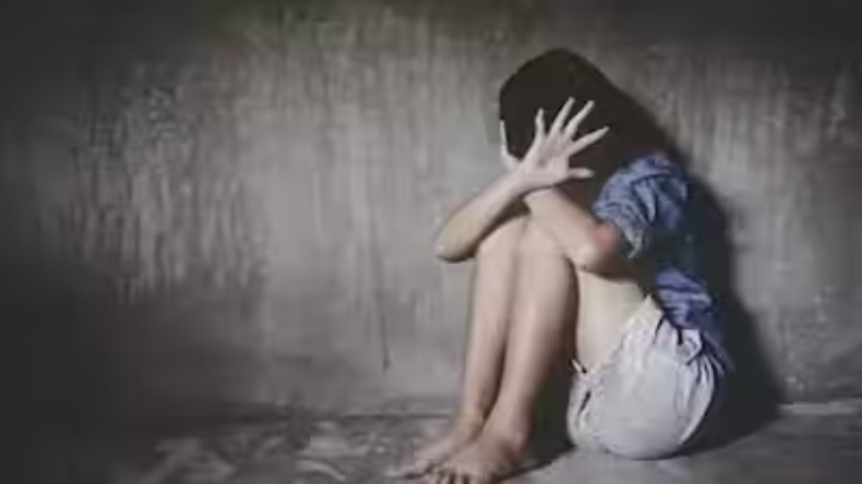 फिल्म में काम दिलाने के बहाने…. बुलाया होटल, लखनऊ में मॉडल के साथ चलती कार में किया दरिंदगी