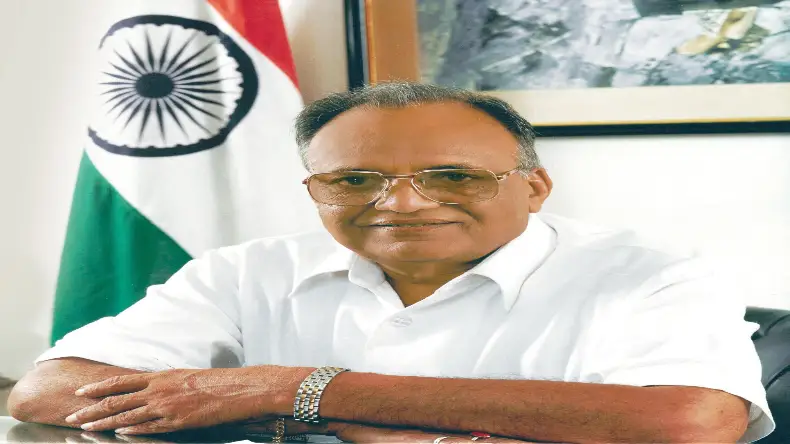 हरियाणा के सीएम के सामने भरी सभा में किसान ने खोल दी धोती!