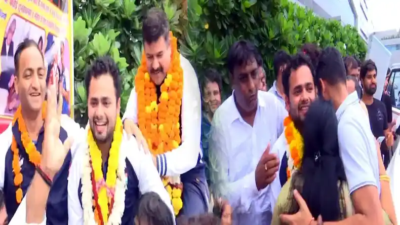 बिना कपड़े बदले अंबानी की गणेश पूजा में पहुंचे सलमान खान, पेरिस पैरालंपिक में नवदीप और सिमरन ने किया कमाल
