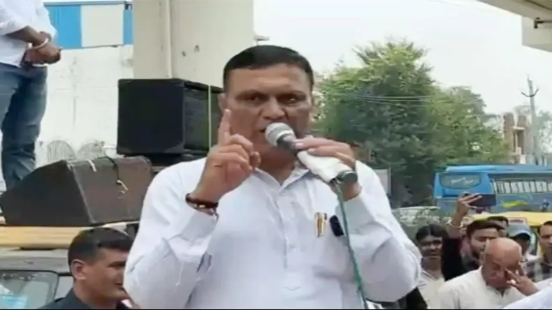 ‘निर्वाचित होने के बाद पार्टी के साथ रहेंगे’, उद्धव ठाकरे और शरद पवार ने नेताओं से लिखवाए शपथ पत्र