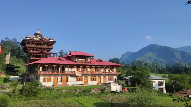 शिव मंदिर के अंदर बीजेपी नेताओं ने की मारपीट, लात-घूंसे की हुई बारिश, मचा हड़कंप