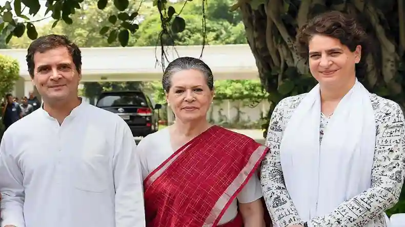 कांग्रेस का इस्लामीकरण! प्रियंका की वायनाड रैली में हर तरफ हरा झंडा, तिरंगे का नामो-निशान नहीं