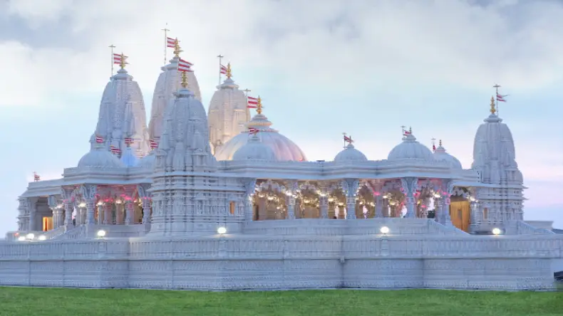 मां दुर्गा इन अस्त्रों को क्यों धारण करती हैं, जानें महत्वपूर्ण वजह