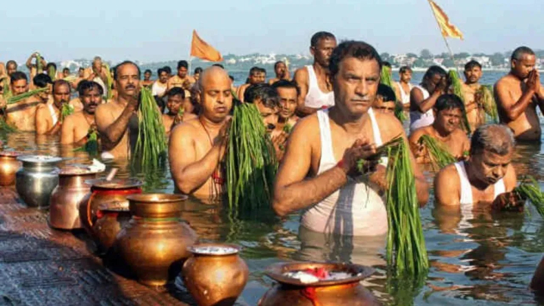 पितृ पक्ष खत्म होते ही इन राशियों पर गहरा संकट, ग्रहण से बढ़ेगा खतरा!