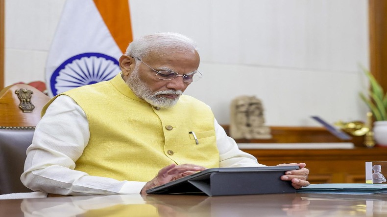 सरकार अब नया टैक्स स्लैब लाने जा रही है, राहुल गांधी ने कहा मिडिल क्लास की कमाई छीन रही केंद्र