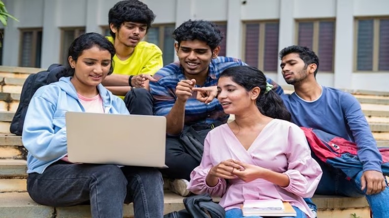 दिल्ली में पीजीटी टीचर्स के 200 पदों पर भर्ती, मिलेगा एक लाख तक वेतन