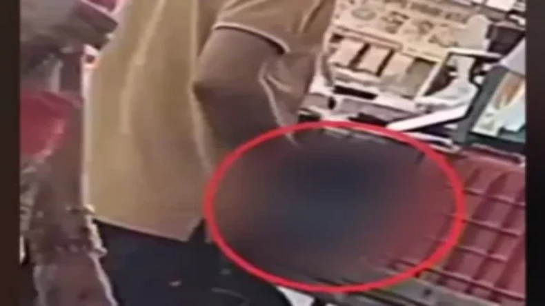 VIDEO: चलती बस में संबंध बनाते पकड़े गए कपल, फिर कंडक्टर ने किया कुछ ऐसा, वीडियो वायरल
