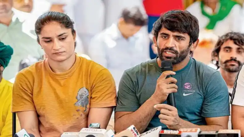 विनेश फोगाट-बजरंग पूनिया आज थामेंगे कांग्रेस का हाथ, दिल्ली पहुंचे दोनों पहलवान