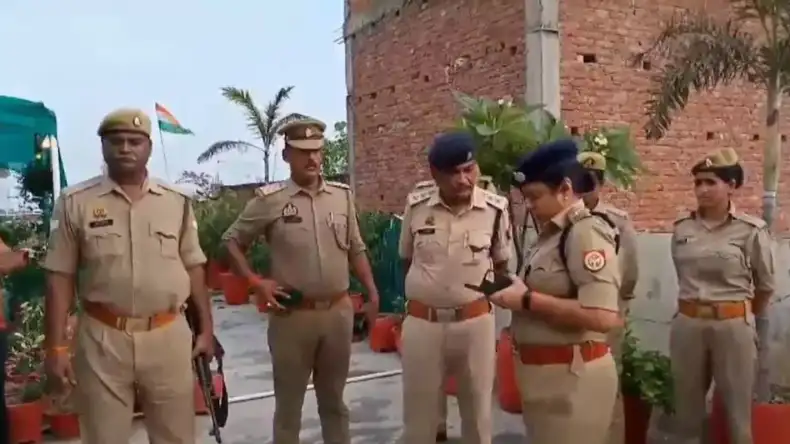सपा नेत्री के कई मर्दों से संबंध! पति को घर के बाहर रखकर रात भर किसी और के साथ रहने का आरोप