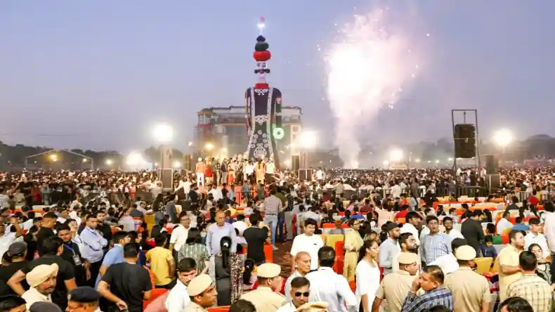 राहुल गांधी ने वोटिंग के बीच प्रियंका के लिए किया इमोशनल ट्वीट, वायनाड की जनता से की ये खास अपील