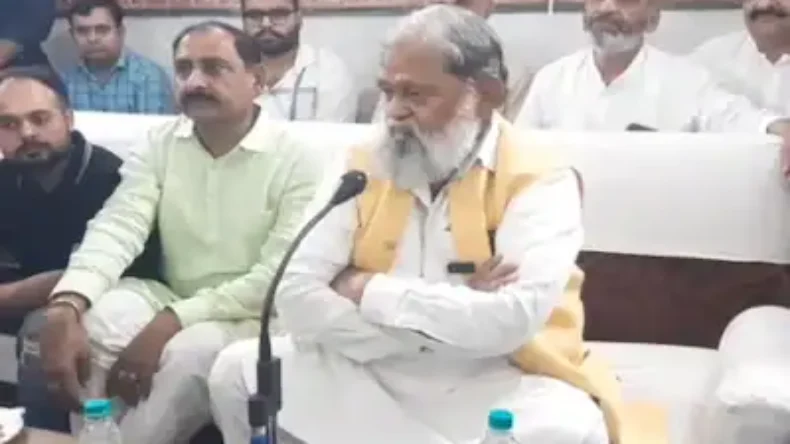 हरियाणा में बागी हुए विज! सीएम सैनी पर लगाया गद्दार का ठप्पा, चित्रा के साथ शेयर कर दी तस्वीरें