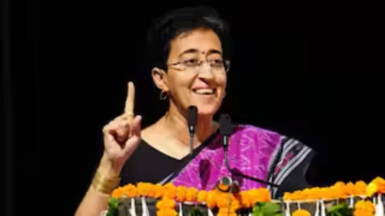 दिल्ली सरकार बच्चों को देने जा रही है सर्दियों की छुट्टी, जानें कब लागू होगा