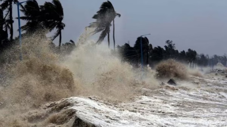 होगा महाविनाश! 85KM की स्पीड से इन 8 राज्यों में तबाही मचाएगा ये तूफान, जानें IMD का लेटेस्ट अपडेट