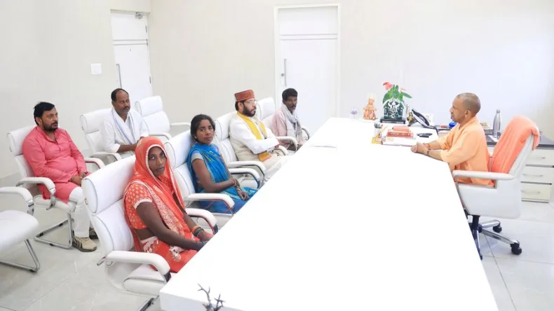 सुबह-सुबह योगी बाबा ने दे दिया दिवाली गिफ्ट, हर खाते में 12 हजार रुपए! UP वालों की बल्ले-बल्ले