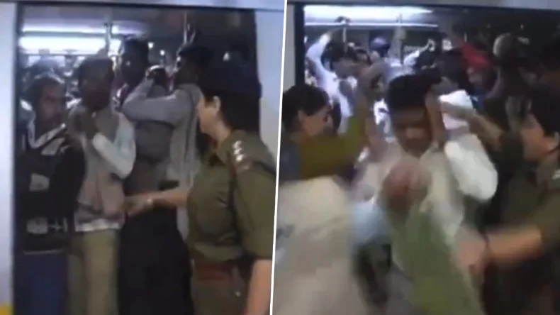 दिल्ली मेट्रो में छिड़ी जंग, सीट को लेकर ऐसा झगड़ा नहीं देखा होगा! देखें Viral Video