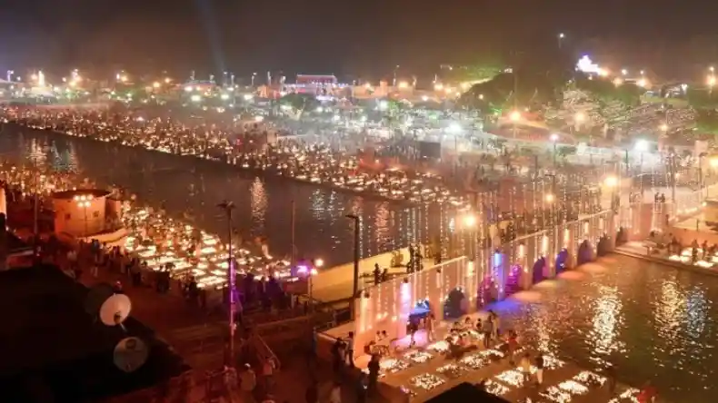 त्योहारी सीजन में हवाई यात्रा हुई महंगी, टिकट की कीमत ने छूआ आसमान