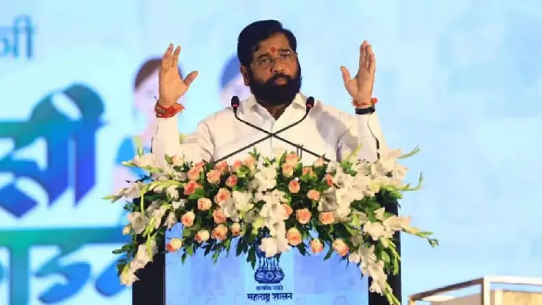 राहुल गांधी ने वोटिंग के बीच प्रियंका के लिए किया इमोशनल ट्वीट, वायनाड की जनता से की ये खास अपील