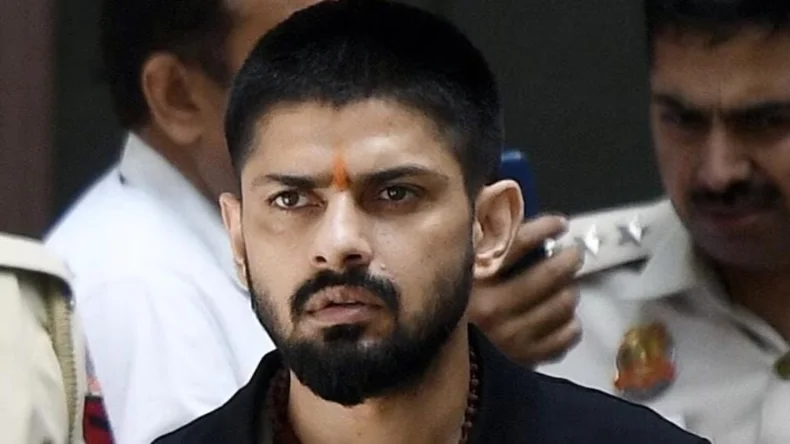 ओवैसी ने दिया गुंडा मवाली को टिकट, दिख गया पार्टी का स्तर, मुसलमान कर रहे थू-थू!