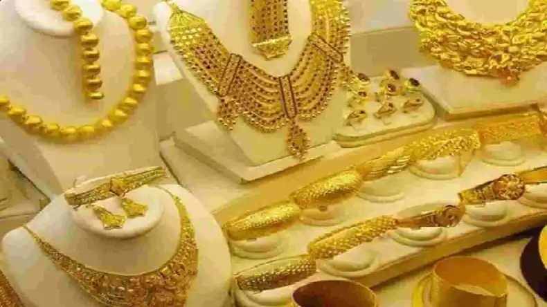 Gold Price: अमेरिका चीन में टैरिफ वॉर के बीच लोगों की औकात से बाहर आया सोना, गोल्ड की कीमत पहली बार 92 हजार पार
