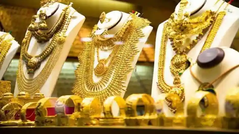 Gold Price: अमेरिका चीन में टैरिफ वॉर के बीच लोगों की औकात से बाहर आया सोना, गोल्ड की कीमत पहली बार 92 हजार पार