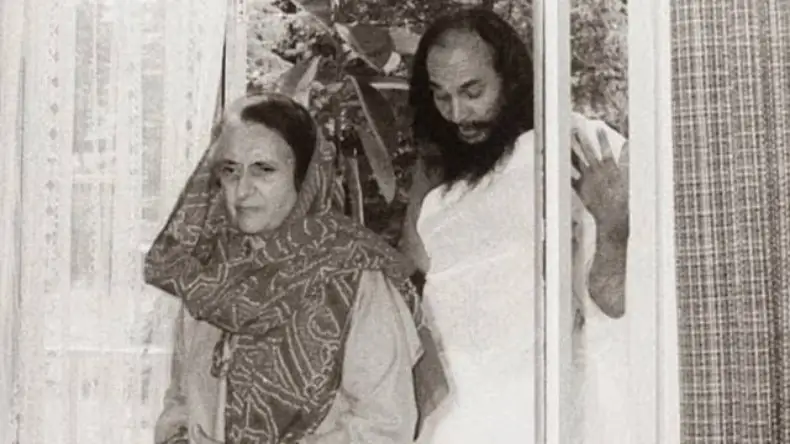 PM बनकर पछता रहे थे राजीव गांधी, अपने एक्टर दोस्त से बोले थे फंस गया हूं यार!