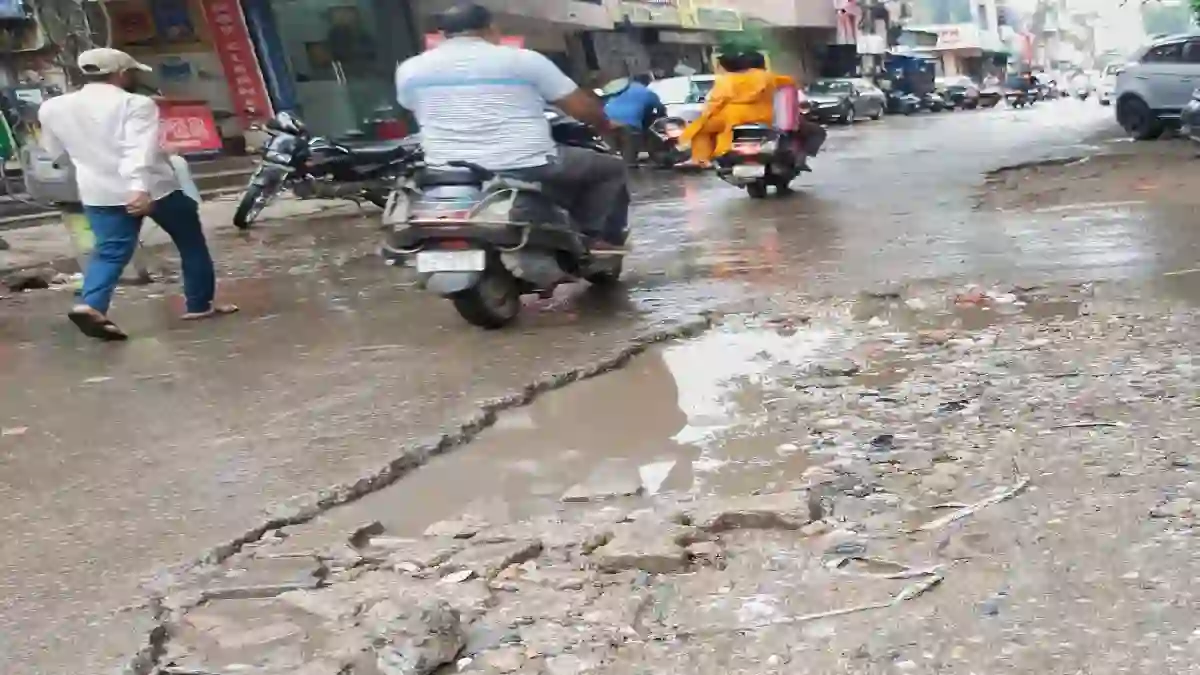 मंदिर के लाउडस्पीकर ध्वनि प्रदूषण फैलाते हैं,  IAS शैलबाला मार्टिन के सवाल पर सियासी बवाल
