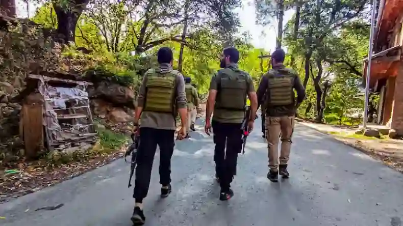 इग्नू के प्रोफेसर ने सेना के जवानों पर लगाया मारपीट का आरोप, आर्मी ने बैठा दी जांच