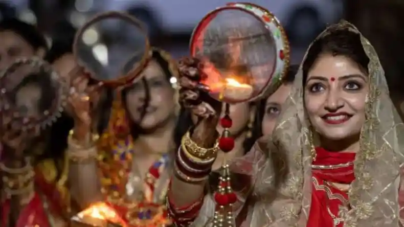 पति जहीर इकबाल ने रखा करवा चौथ का व्रत, फिर भी पत्नी ने की पिटाई! देखें वीडियो
