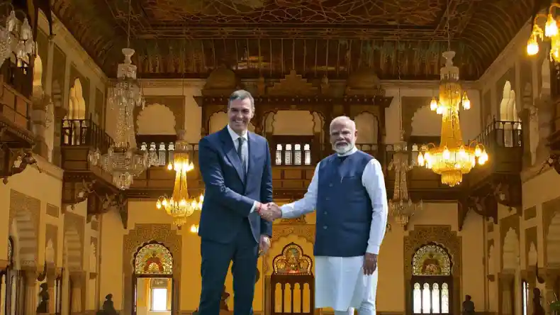 मोदी-शाह के गृह राज्य में बड़ा खेला! बीजेपी लेने जा रही ये फैसला, दिल्ली तक खलबली! 
