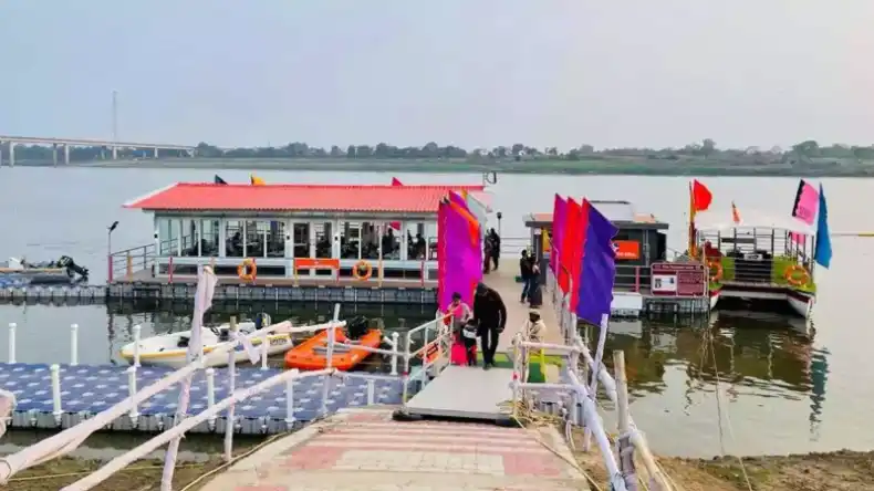 कथावाचक को किन्नर अखाड़े से मिला ऑफर, आखिर क्या है मामला जो मिलाना पड़ रहा है हाथ?