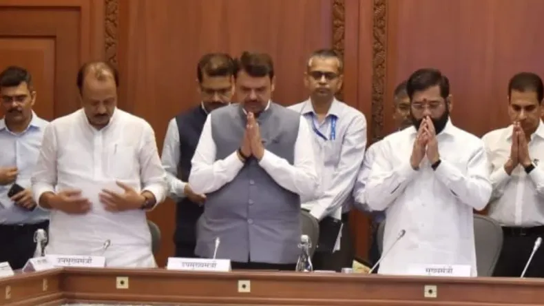 रतन टाटा को श्रद्धांजलि देने पहुंचे शाह-शिंदे-नायडू, NCPA ग्राउंड में लोगों का उमड़ा हुजूम