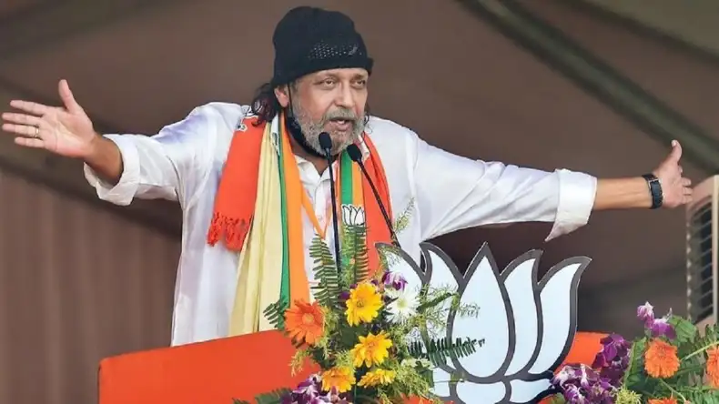 महुआ मोइत्रा का पीएम मोदी पर आया…, संसद में कर दिया ऐसा काम, आधे घंटे तक हुई ठप!