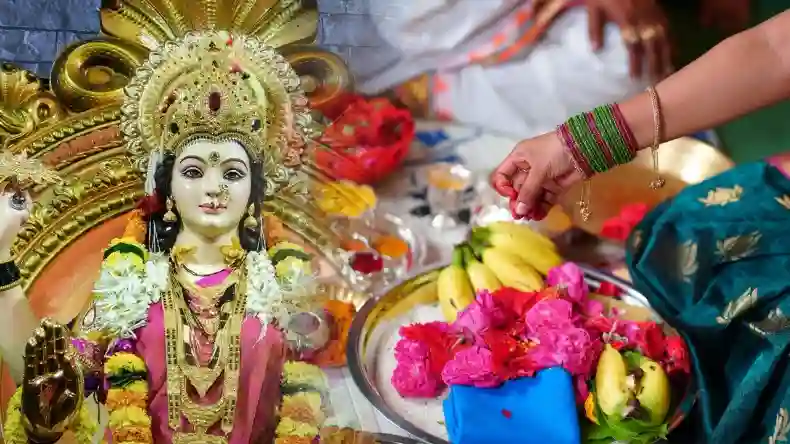 मंदिर को तोड़ा जा रहा था, अब मुसलमान ने बरसाया प्यार, क्या होने वाला है बड़ा कांड!