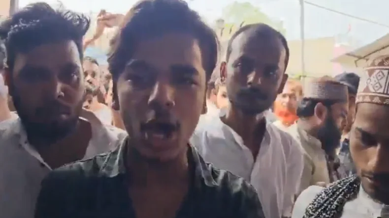 माता-पिता मांगते रहे जान की भीख, नहीं आया रहम, आंखों के समाने ही मार डाला बेटा