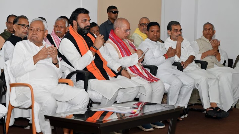 बिहार में इन लोगों पर आने वाली है मुसीबत? नीतीश कुमार तक कांप गए, घबराहट में कर डाला ऐसा काम…