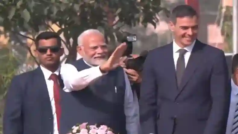 उतारो इंडियन आर्मी! इस मुस्लिम ने PM मोदी से की बंग्लादेश के दो टुकड़े करने की मांग