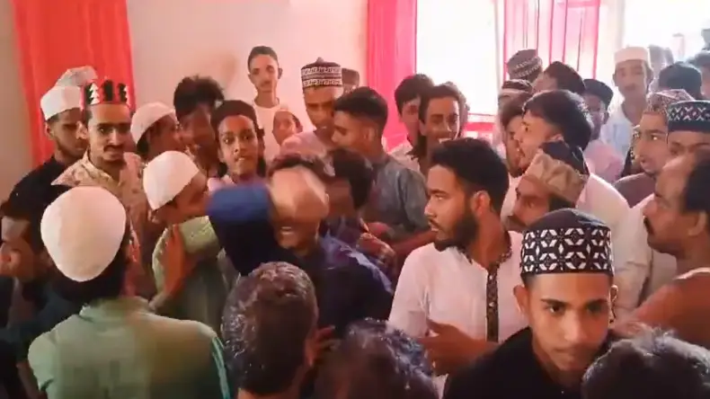 खूबसूरत काफिरों से झाड़ू वाली मुस्लिम महिलाएं ज्यादा बेहतर, जाकिर नाइक को सुनकर भड़क जाएंगी हिंदू औरतें