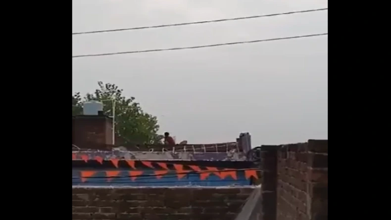खुद तोड़ो वरना…योगी के खौफ में घर खाली कर रहे मुसलमान, चलेगा बुलडोजर