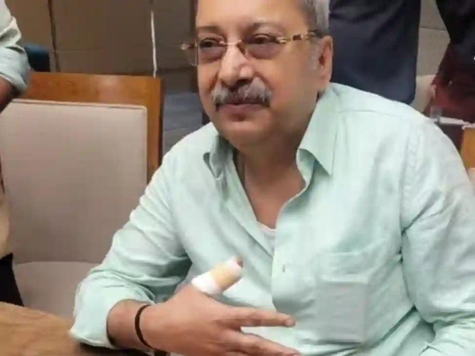 महुआ मोइत्रा का पीएम मोदी पर आया…, संसद में कर दिया ऐसा काम, आधे घंटे तक हुई ठप!