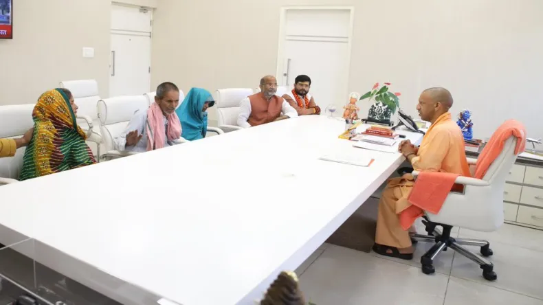 बहराइच हिंसा के लिए हिंदू जिम्मेदार, अखिलेश के नेता ने राम गोपाल मिश्रा को ही बता दिया दंगाई