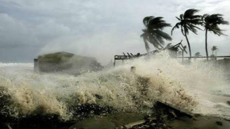 कहीं उड़ेंगी छते, कहीं उजड़ेगा पूरा परिवार, 120KM की रफ्तार से इन जिलों को नष्ट करेगा चक्रवाती तूफान!