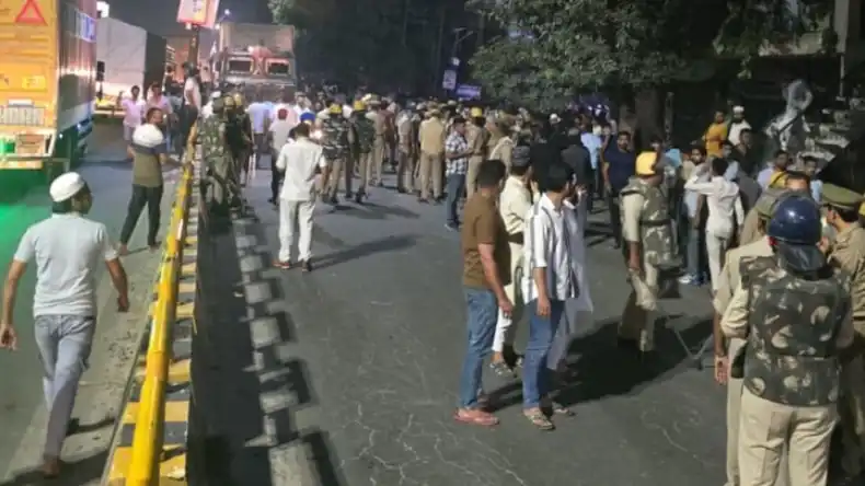 नोएडा में रात को जिम के बाहर हुआ हंगामा, किराएदार को मकान मालिक ने रॉड से पीटा, खूब चले लात-घूंसे