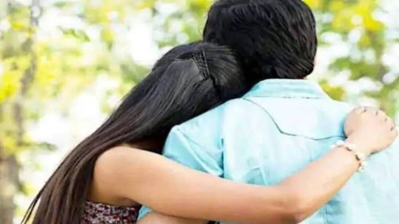 कार के अंदर से आ रही थी इस तरह की आवज… दोस्त ने पूछा कैसा रहा, वीडियो देखकर दंग रह जाएंगे