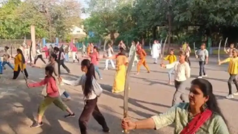 RSS प्रमुख ने कही विश्व युद्ध की बात, दिखेगी कयामत की रात, गोली-बारूद की होगी बारिश!